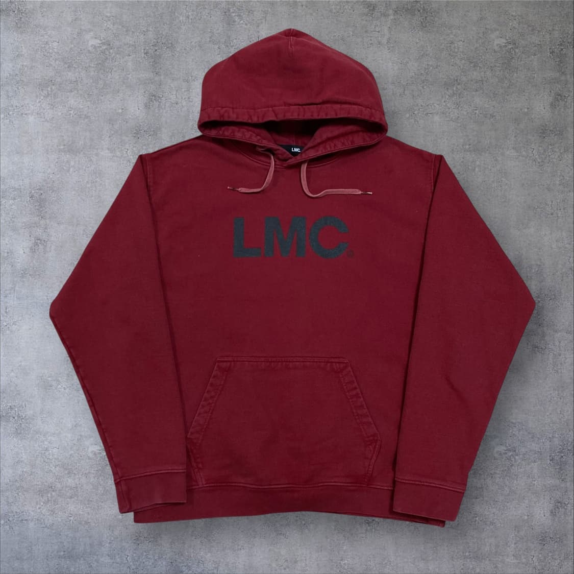 LMC 스펠아웃 빅로고 레드 컬러 후드티 상품이미지1
