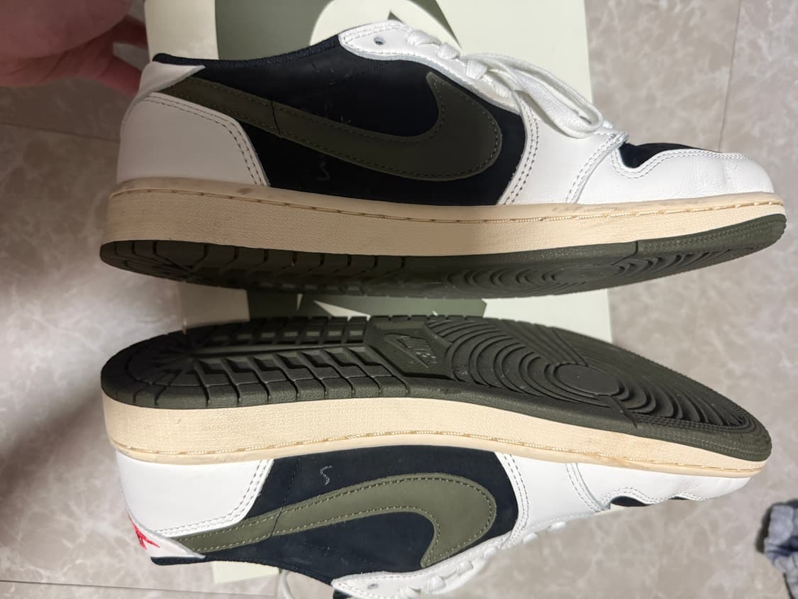 275사이즈 나이키 조던1 트래비스 스캇 로우 미디엄 올리브 상품이미지3