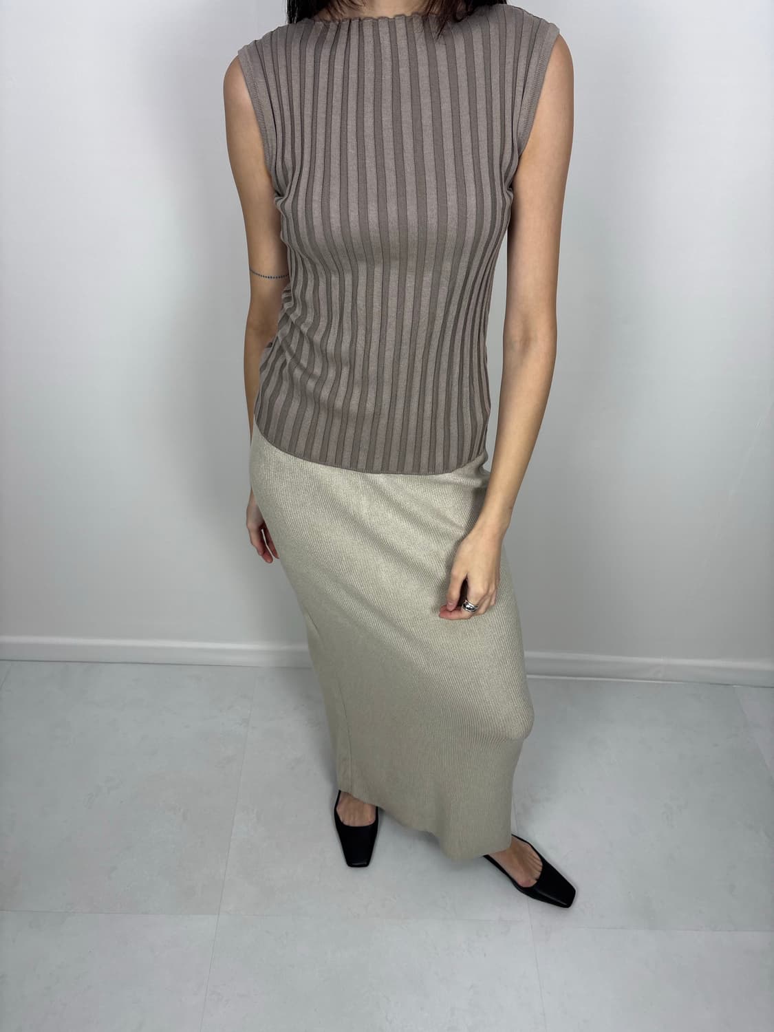 RIBBED KNIT SLEEVELESS 상품이미지3
