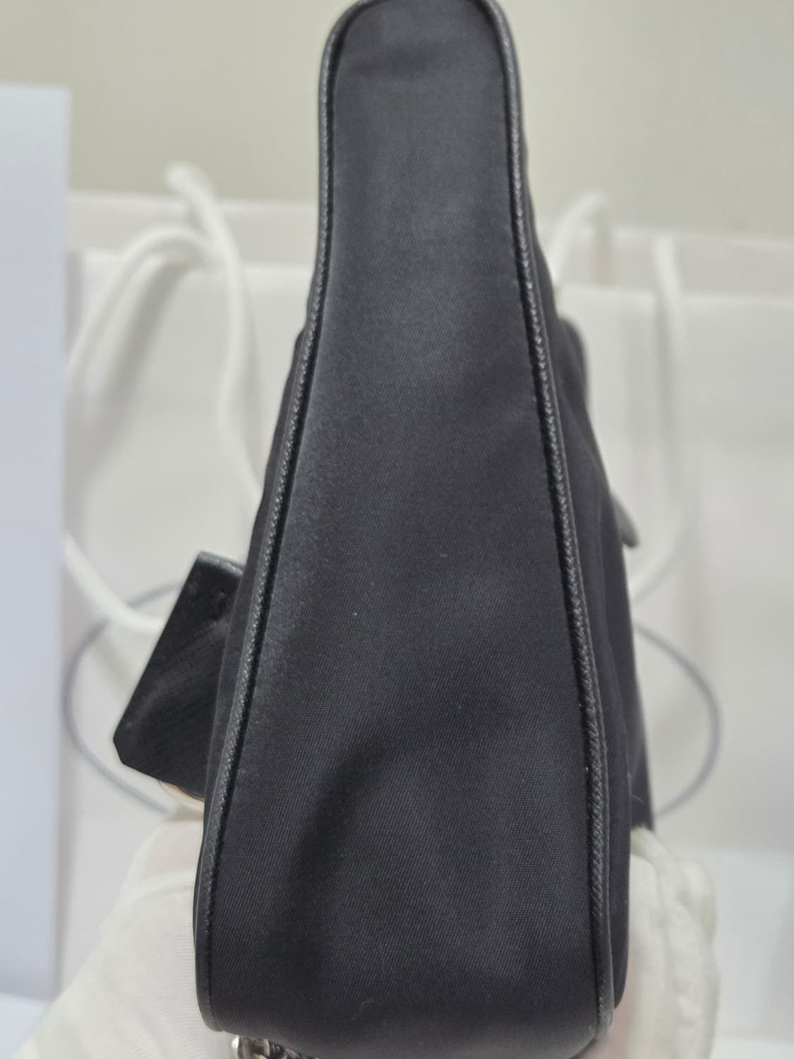 [새상품급] 프라다 리에디션 테수토 은장 체인 호보백 상품이미지6