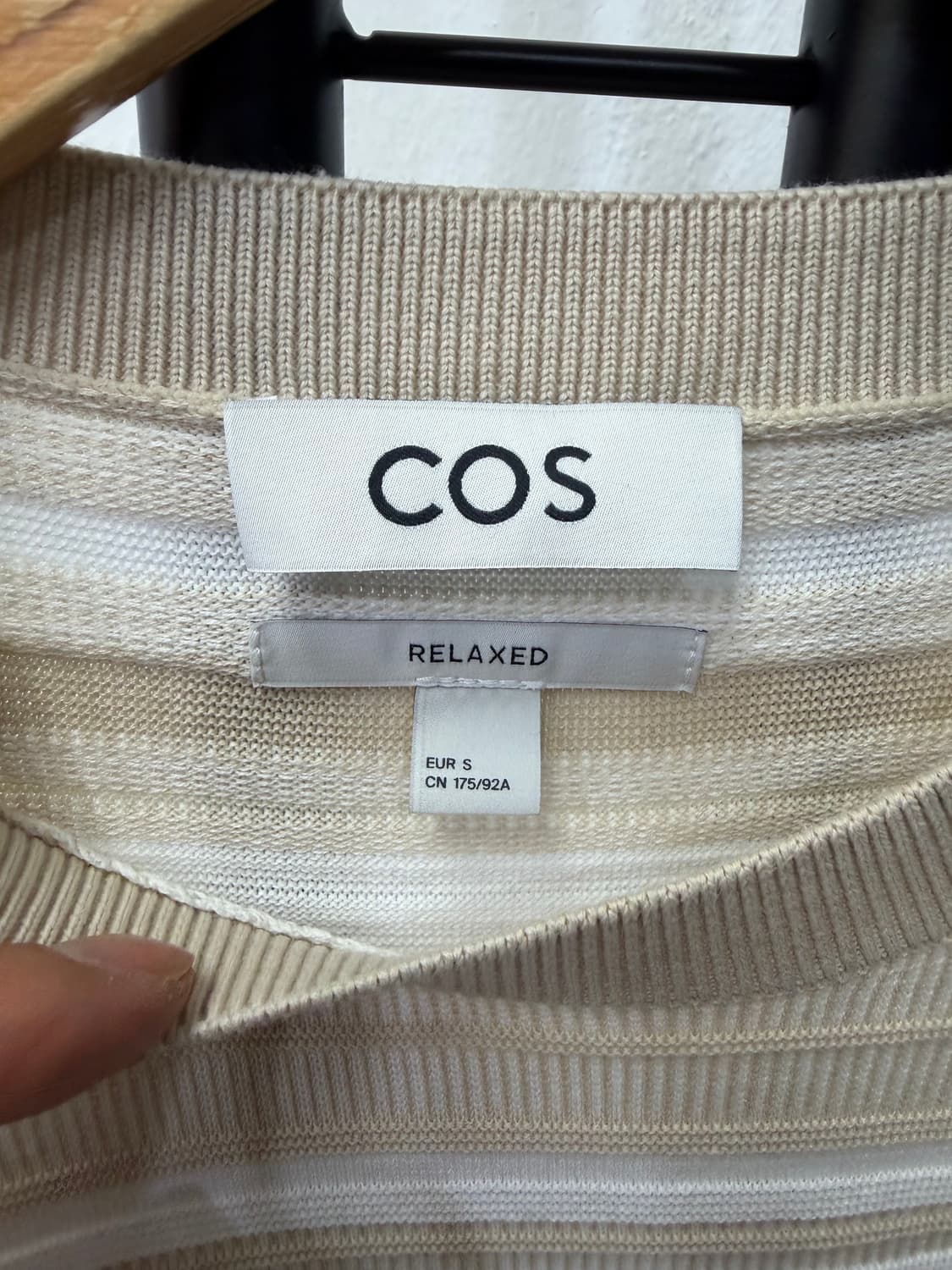 정품) COS 코스 남성 릭렉스핏 스트라이프 반팔 니트 S 상품이미지5