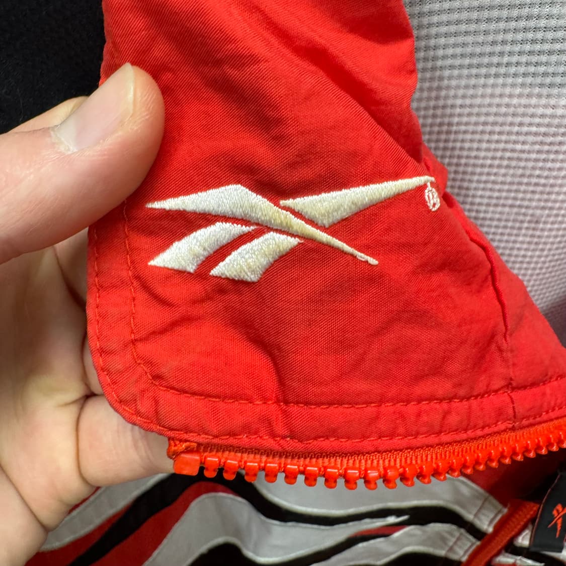 90s 리복 벡터 바람막이 전면 로고 포인트 레드 블랙 상품이미지5