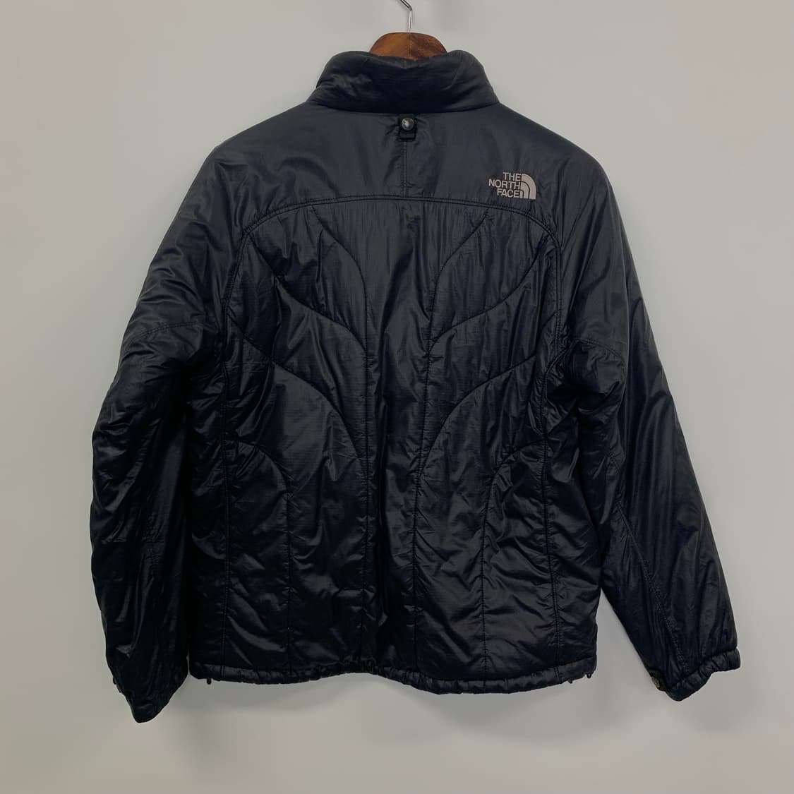 노스페이스 자수로고 블랙 윈드 경량 패딩 상품이미지3