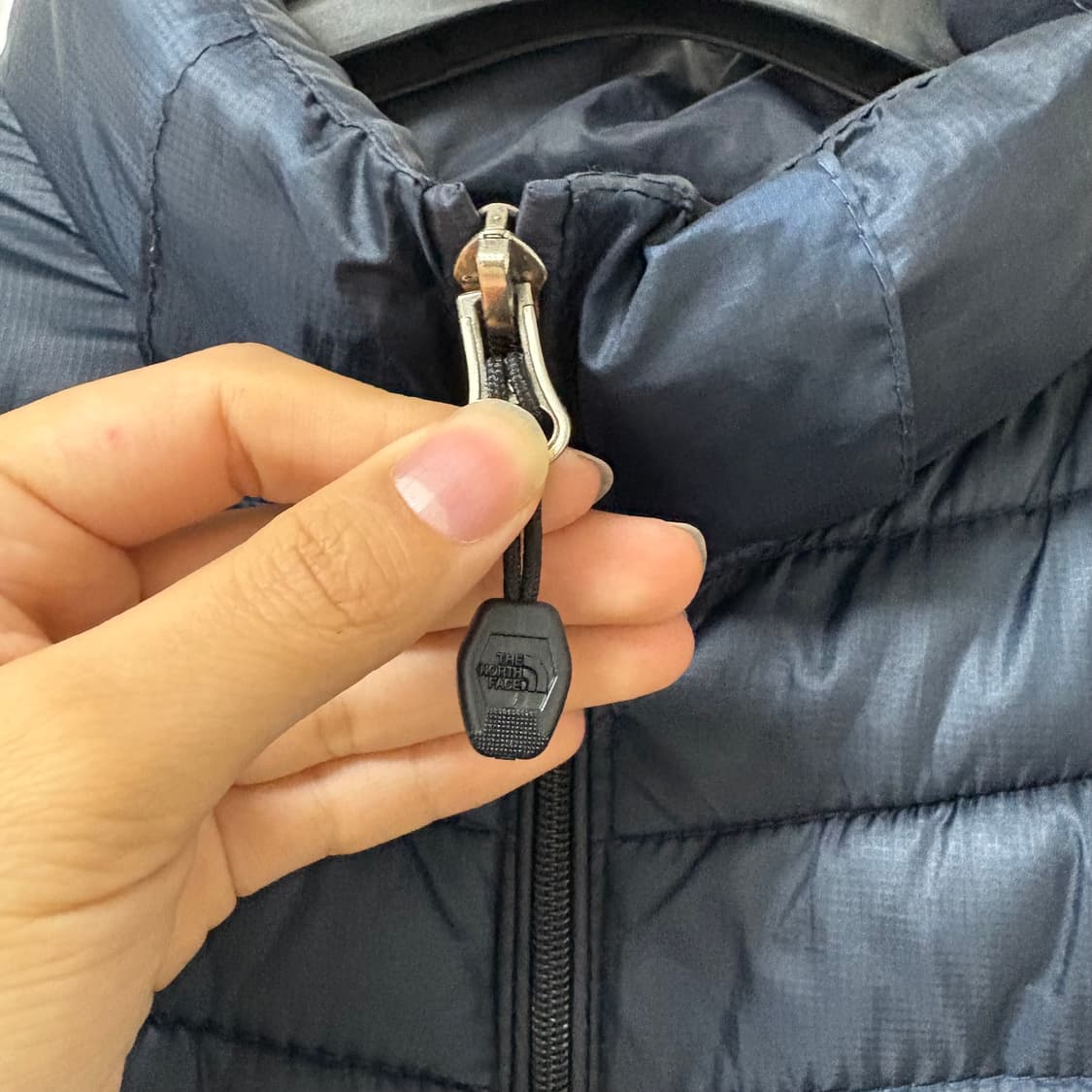 노스페이스 700 경량 패딩 (네이비 100) 상품이미지3