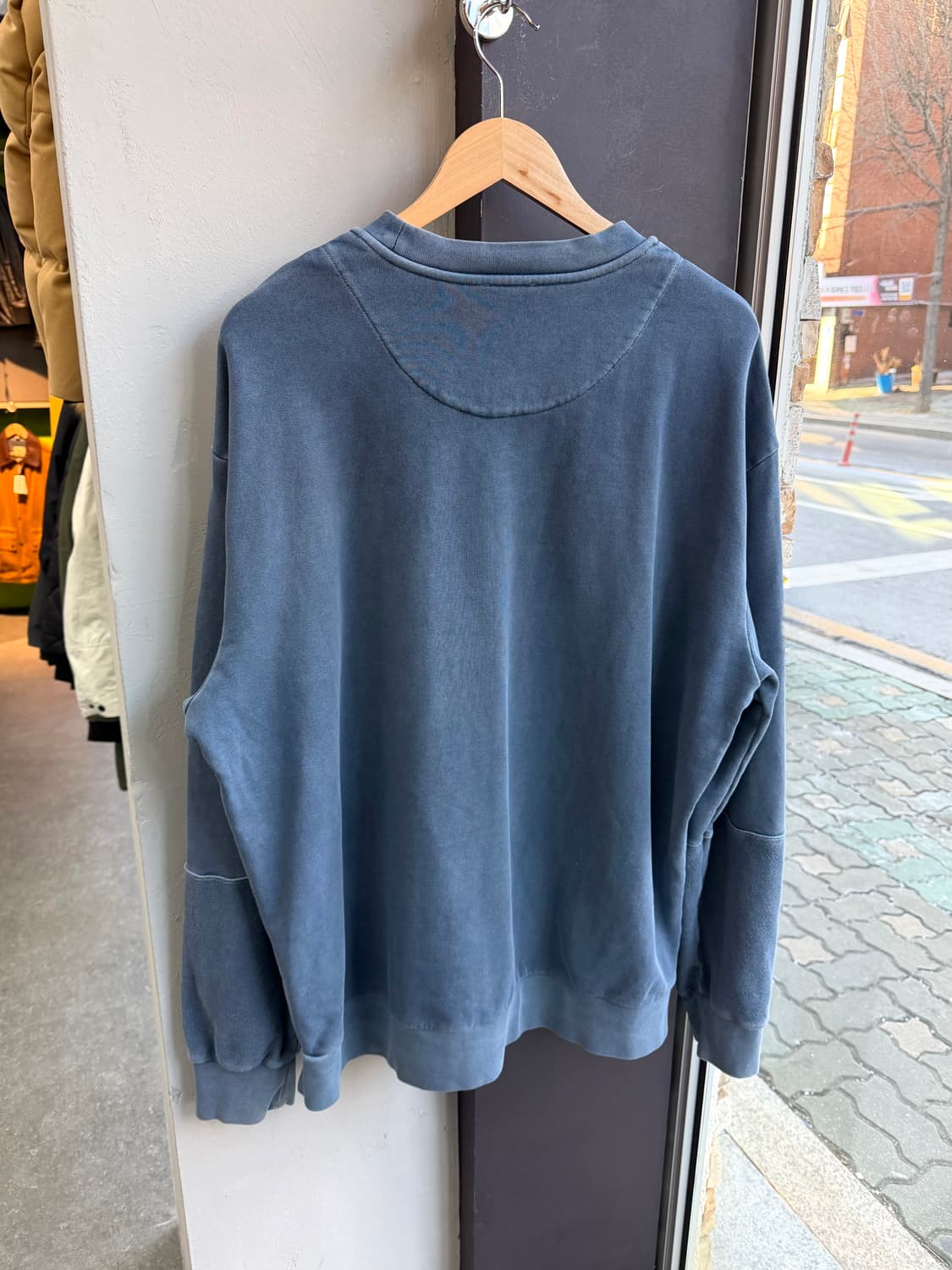 XXL/ 몽클레어 가먼트다잉 프론트로고 맨투맨 상품이미지7