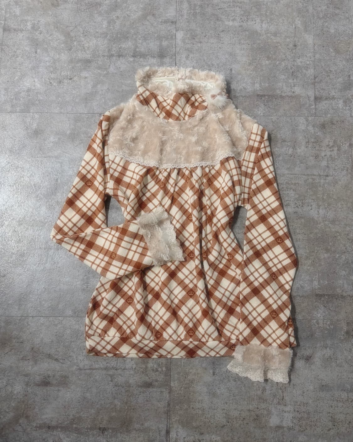 퍼 레이스 체크 패턴 폴라 니트 상품이미지1