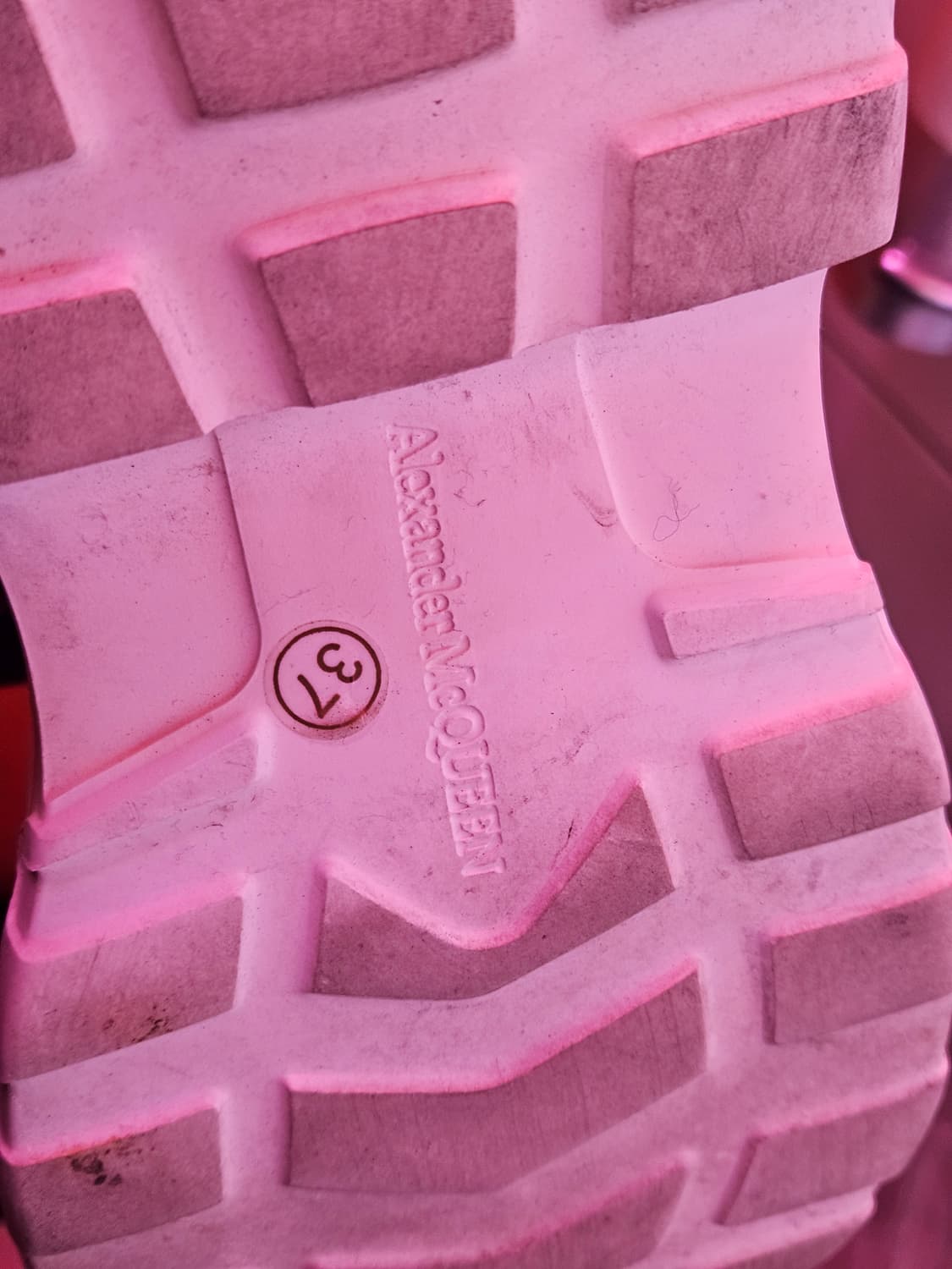 Alexander McQueen
러기드 솔 하이탑 캔버스 스니커즈 상품이미지7