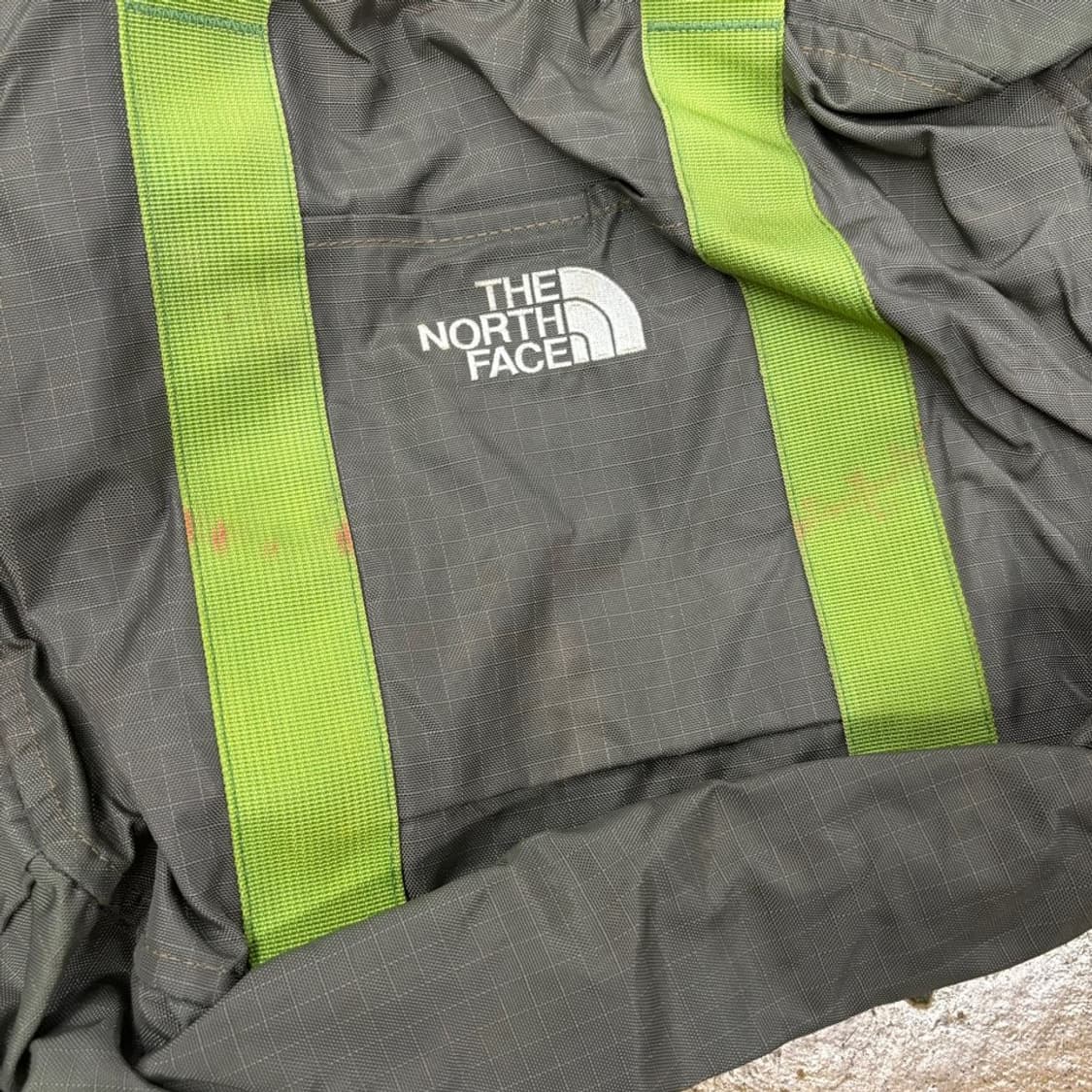 노스페이스 더플 크로스백 카키 브라운 상품이미지4