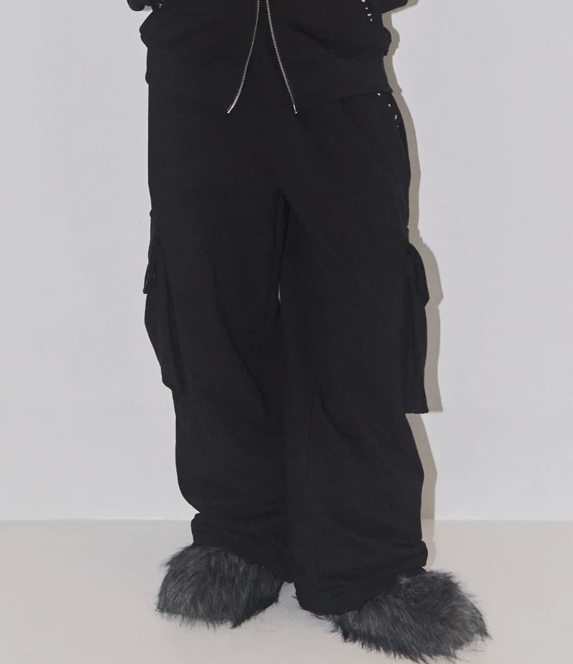 일리고 )스터드 카고 스웻 팬츠 블랙 상품이미지2