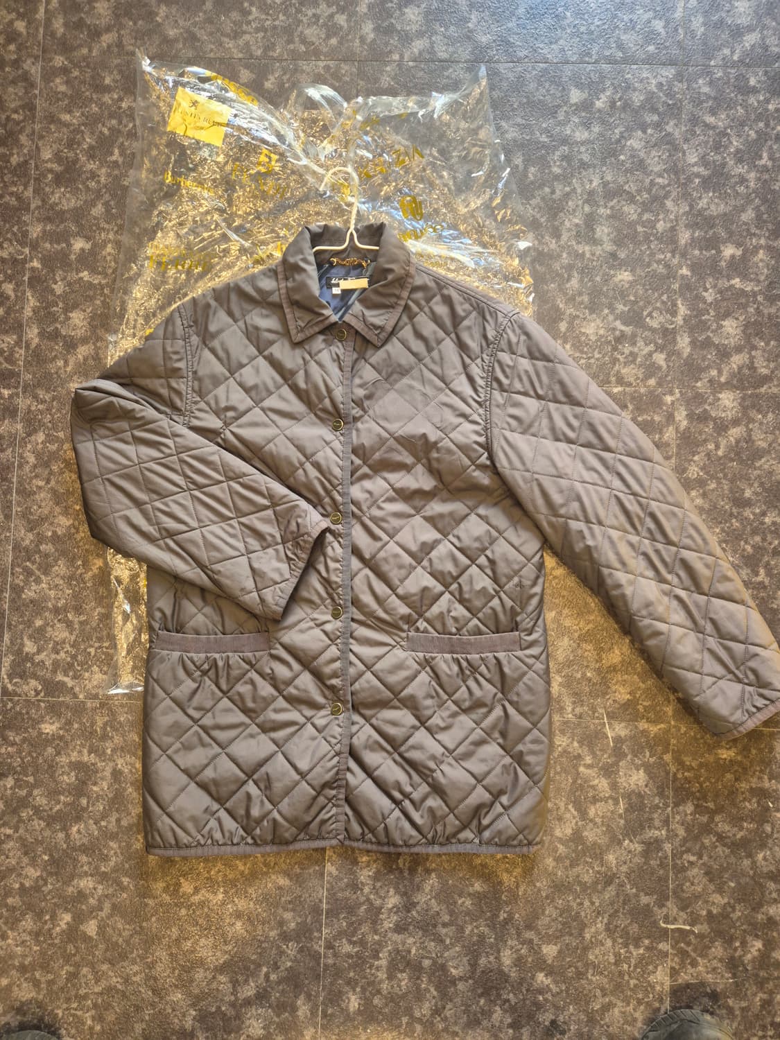 살바토레 페라가모 퀼팅 자켓 M사이즈입니다 상품이미지1