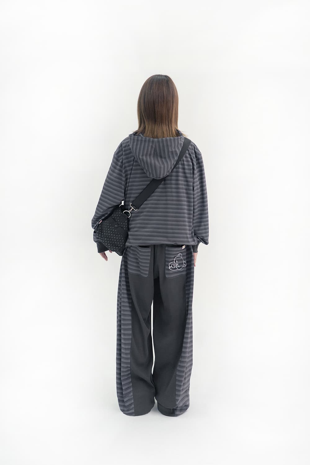 허그유어스킨 스트라이프 코리락쿠마 조거팬츠 차콜 상품이미지1