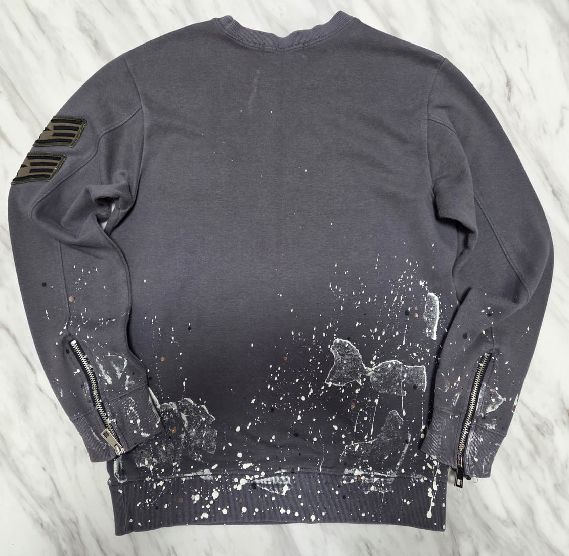 발망 손목지퍼 페인팅 패치 맨투맨 상품이미지2