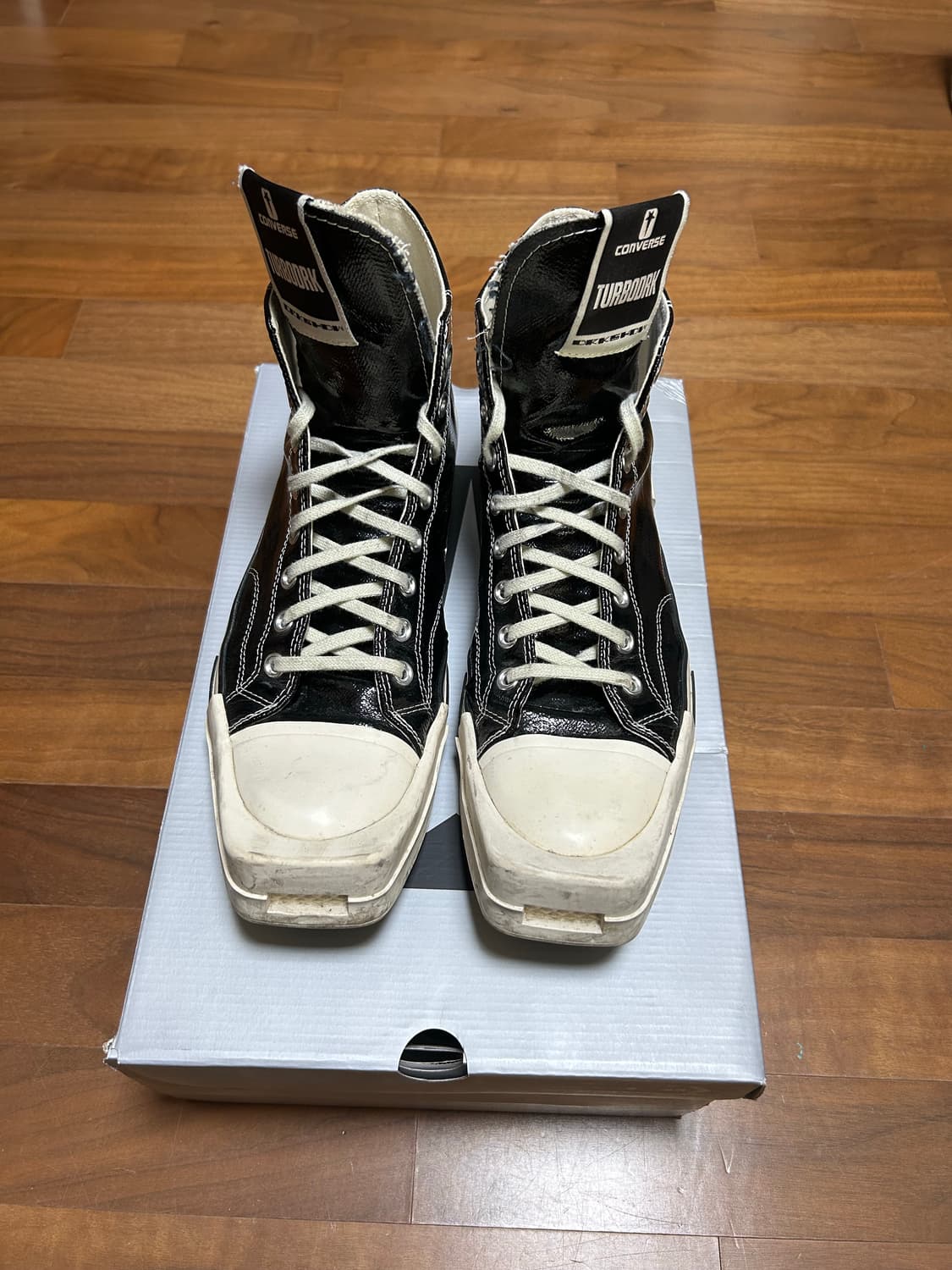 300 컨버스 x 다크쉐도우 터보다크 척 70 하이 블랙 래커드 데님 상품이미지1