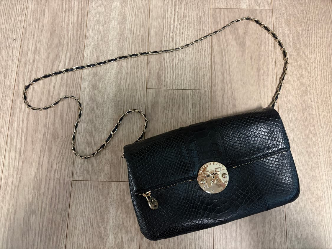 메트로시티 가방 블랙 뱀피 가죽 숄더백 상품이미지1