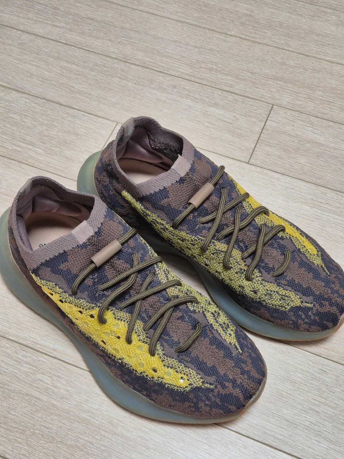 YEEZY BOOST 380 상품이미지1
