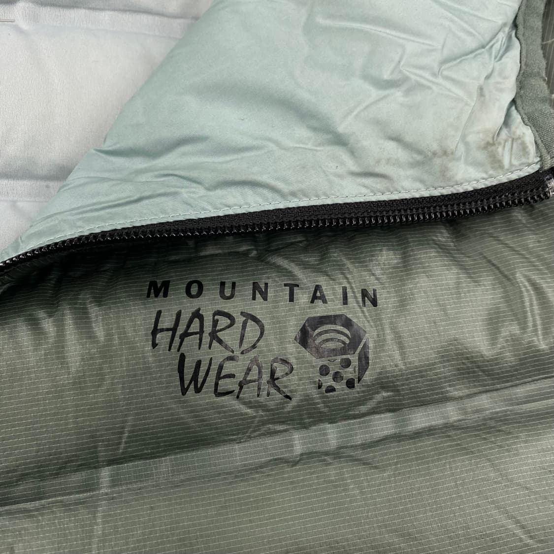 마운틴하드웨어 라이트 그린 다운 경량 패딩 (100) 상품이미지3