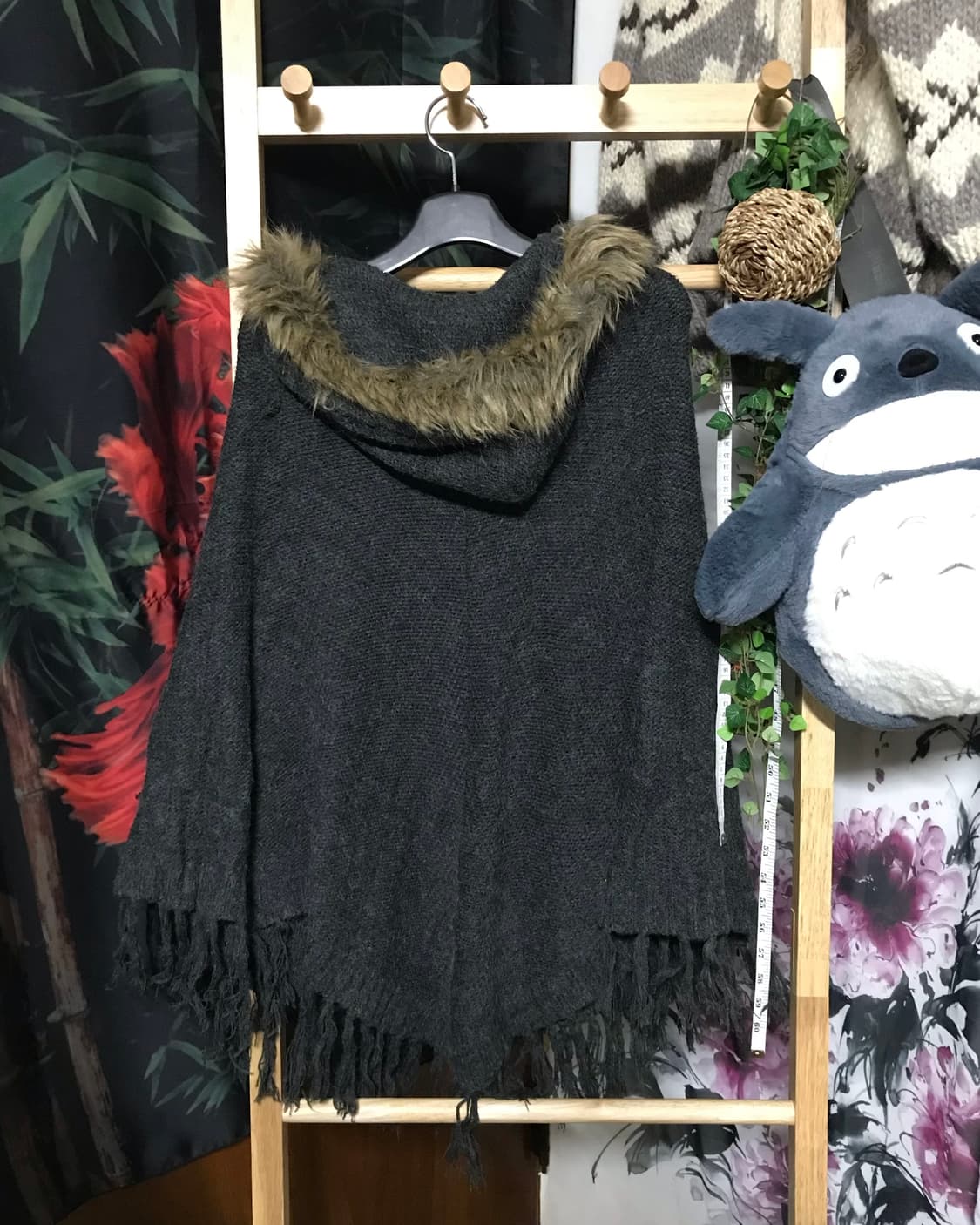 Jp 차콜그레이 테슬 퍼 니트 케이프 상품이미지4