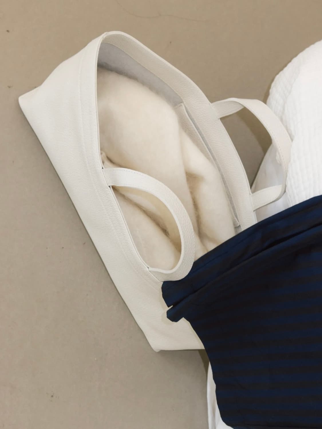 [새상품] 네세서리 와이드백 medium (ivory) 상품이미지3