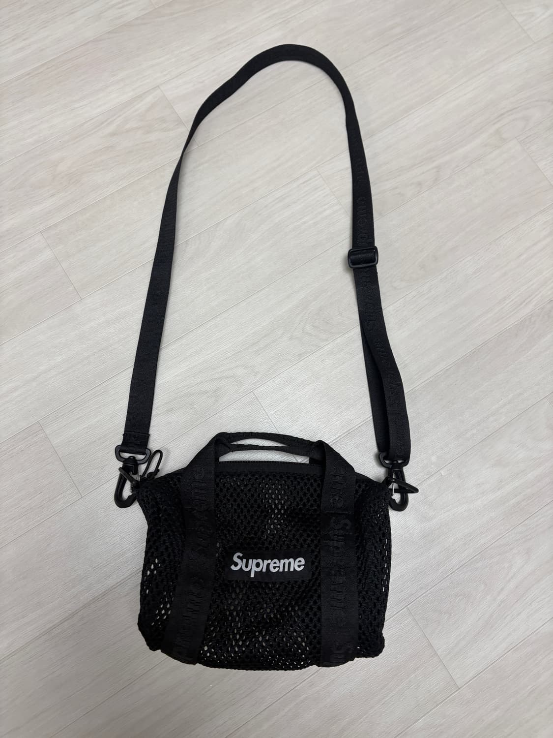 슈프림 메쉬 미니 더플백 블랙 25SS 상품이미지5