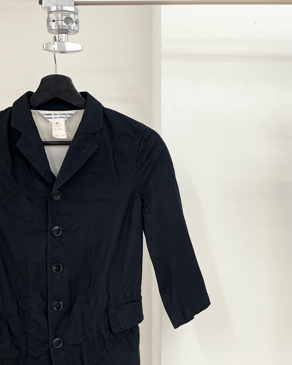 꼼데가르송 블랙 개더드 버튼 코트 상품이미지4