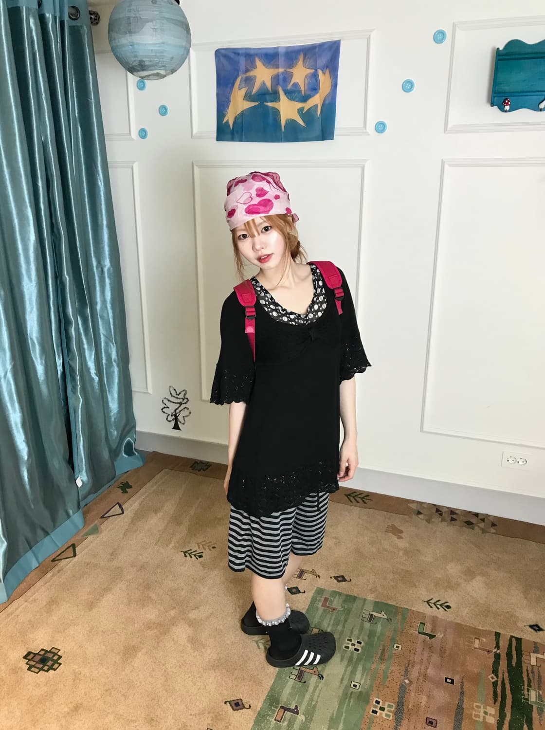 도트 상의와 하프 팬츠로 키치하면서 괴짜 스러운 코디셋🖤🩷 상품이미지3