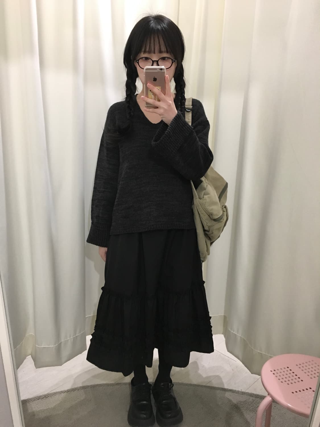 챠콜 보카시 브이넥 니트 상품이미지6