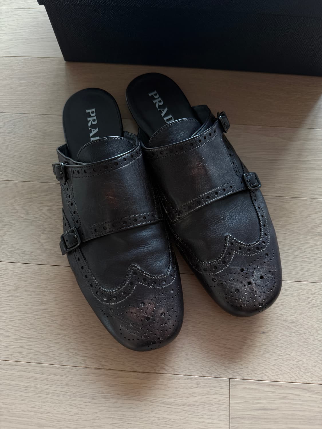 [275] 프라다 몽크 스트랩 레더 뮬 상품이미지1