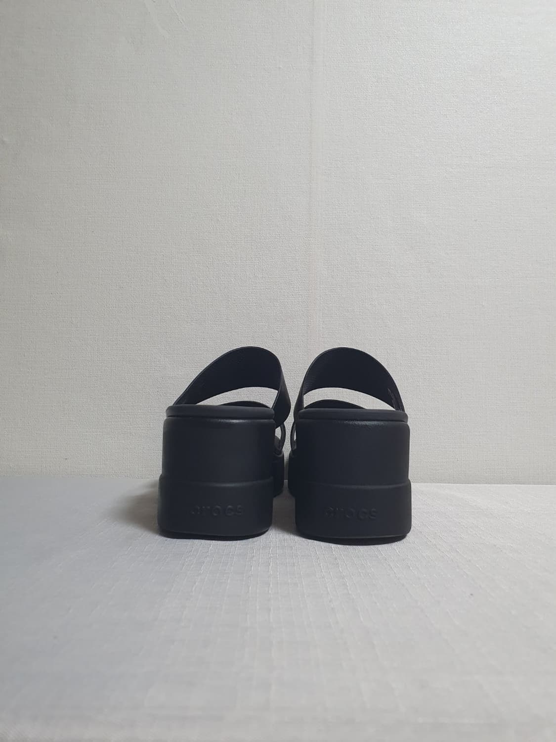 크록스 브루클린 미드 웨지 샌들 블랙 230mm 상품이미지6