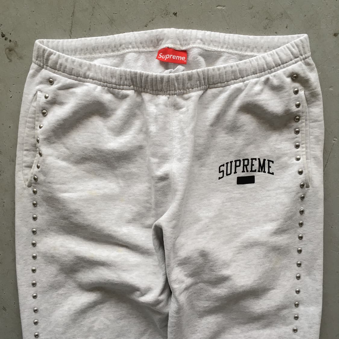 2018FW  Supreme Studded Sweat Pants 상품이미지5
