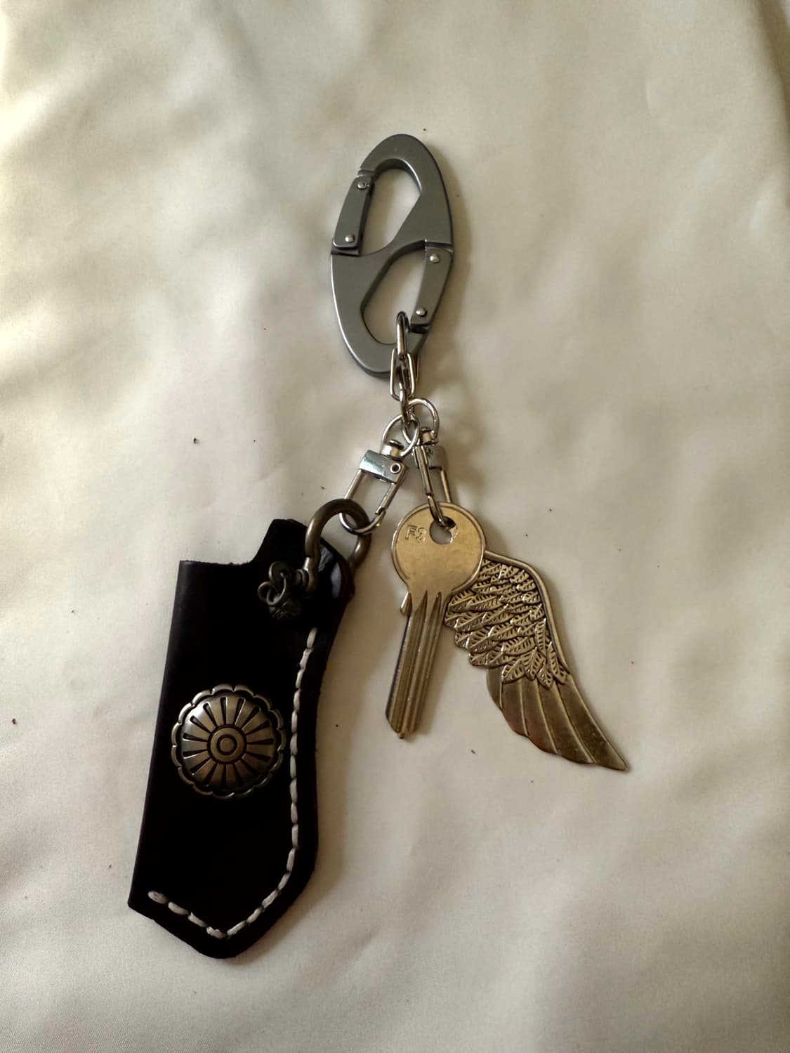 윙 디테일 가죽 립밤 키링 카라비너 스트릿 포인트 새상품 상품이미지2