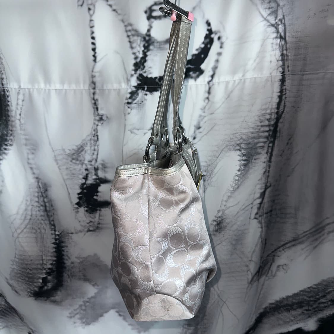 코치 Y2K 실버 숄더백 상품이미지3
