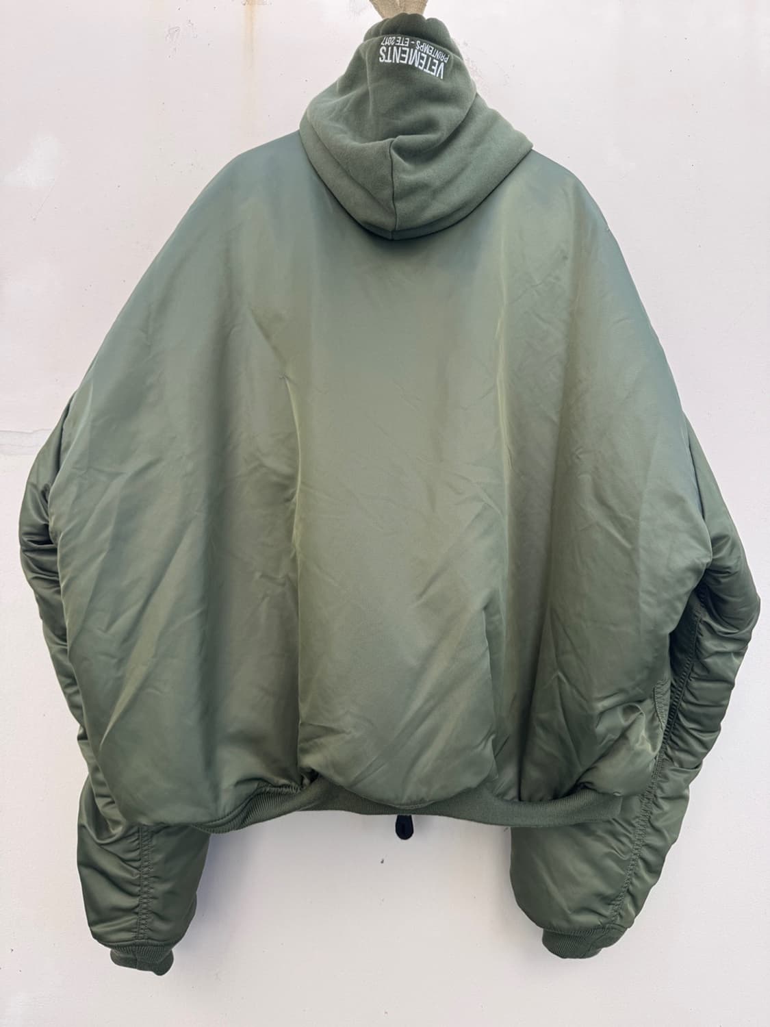베트멍 x 알파 인더스트리 17FW 양면 후드 봄버 MA-1  상품이미지5