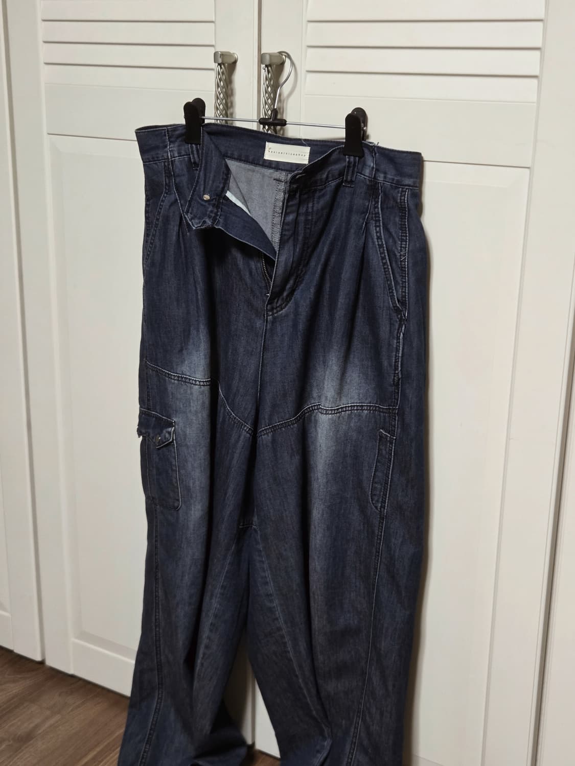 이스트서비스샵 - 유틸리티 포켓 실키 데님 팬츠 상품이미지3