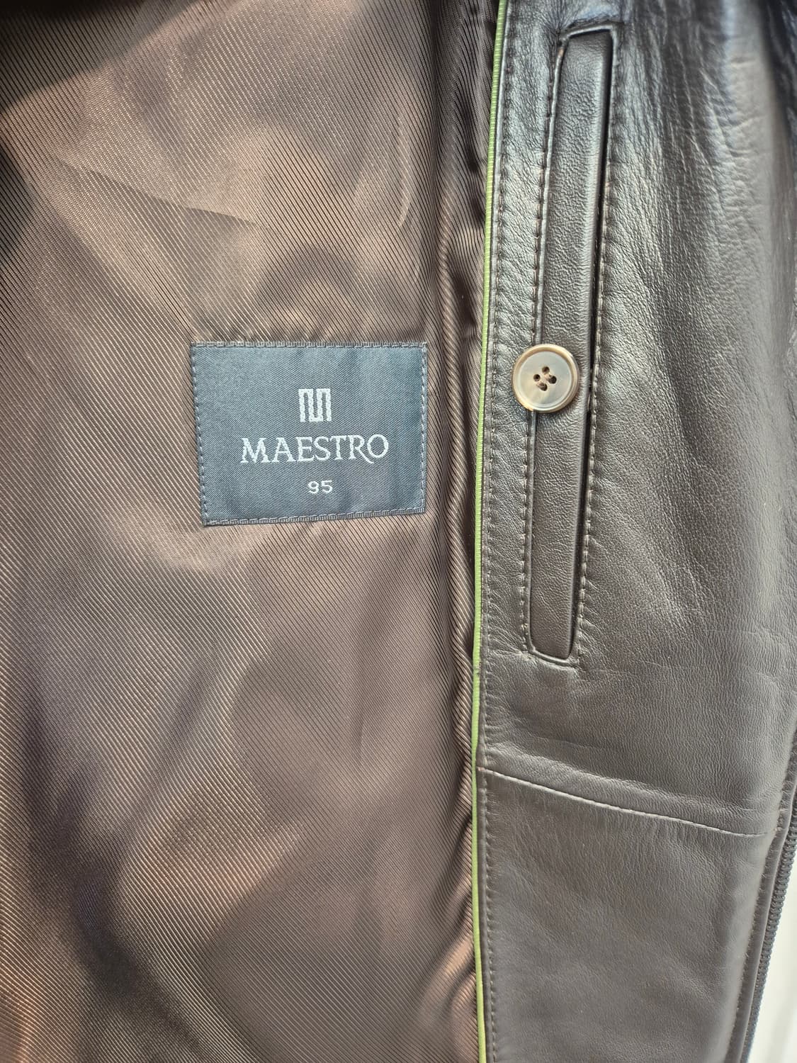 마에스트로  남성용 가죽 자켓  95
사이즈  실측  가슴단면 54  총 상품이미지6