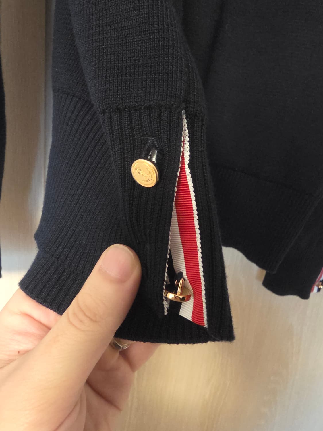 [25년식] 톰브라운 밀라노스티치 금장 니트 3사이즈 상품이미지5