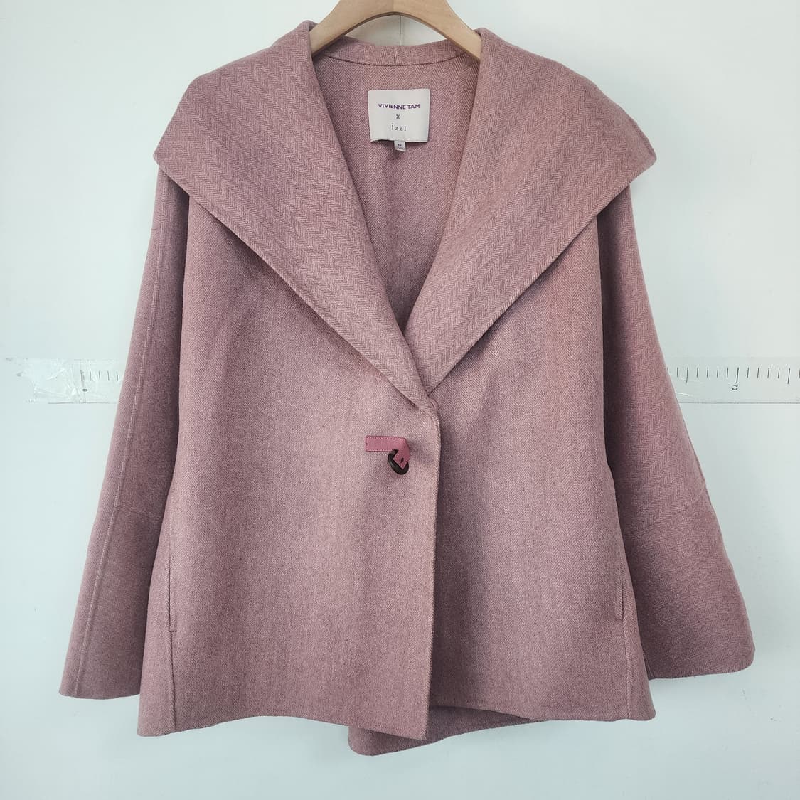 비비안탐 핑크 헤링본 하프 코트 상품이미지1