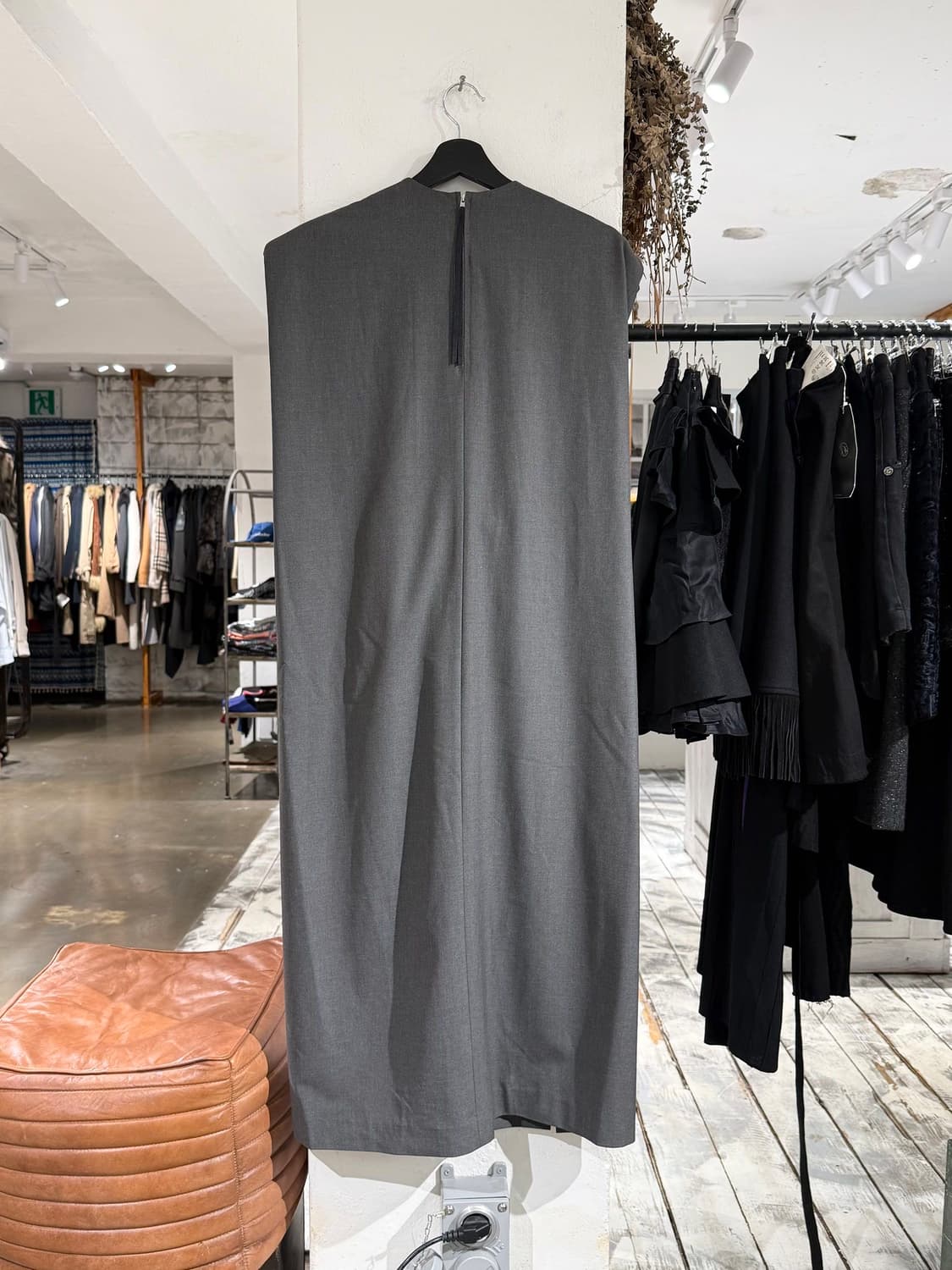 하이크 21ss 차콜 슬리브리스 버클 벨트 롱 원피스 상품이미지4