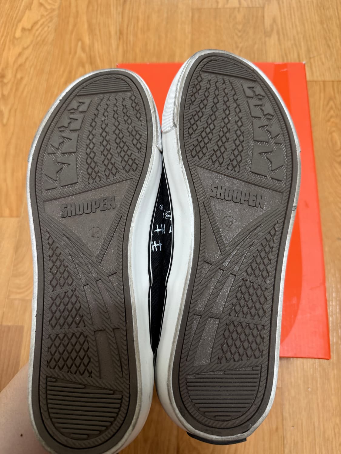 슈펜 아임낫어휴먼비잉 신발 상품이미지5