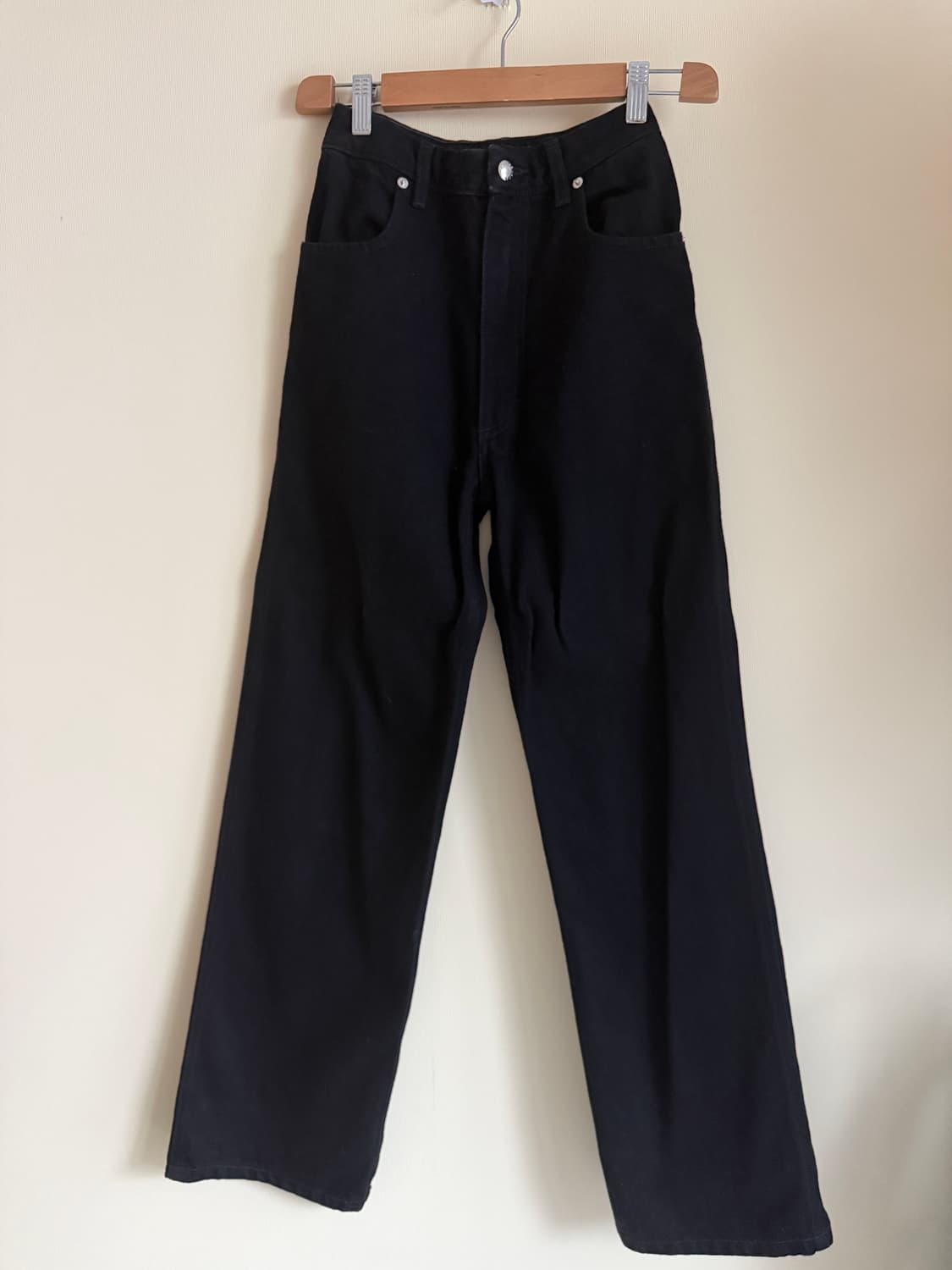 에크하우스 라타 블랙 와이드 핏 데님 진 24 시착용 상품이미지4