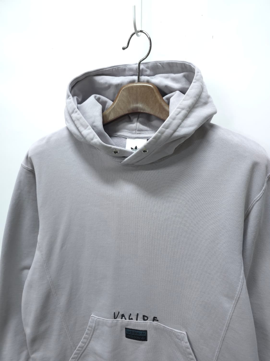 아디다스 VALIDE 레터링 디테일 포인트 후드티 상품이미지2