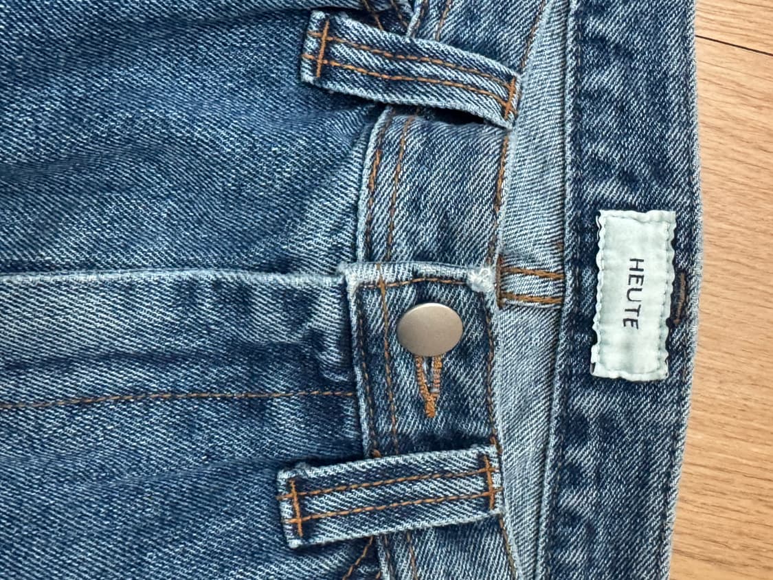 [L] 호이테(HEUTE) 워시드 데님 - 2회 착용, 실루엣 예술인 극 상품이미지8