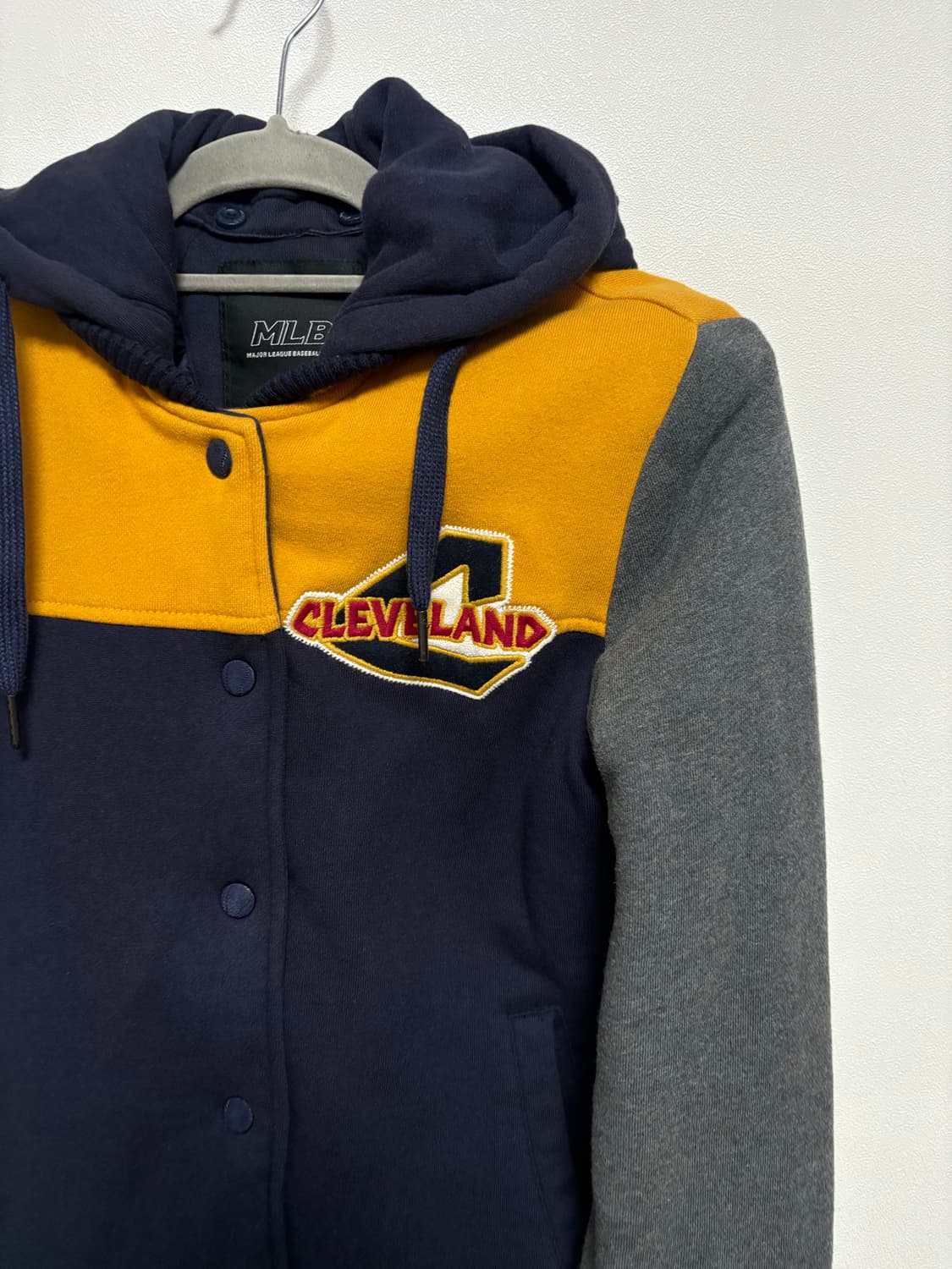 MLB 배색 누빔 바시티 자켓 (후드탈부착가능) 상품이미지3