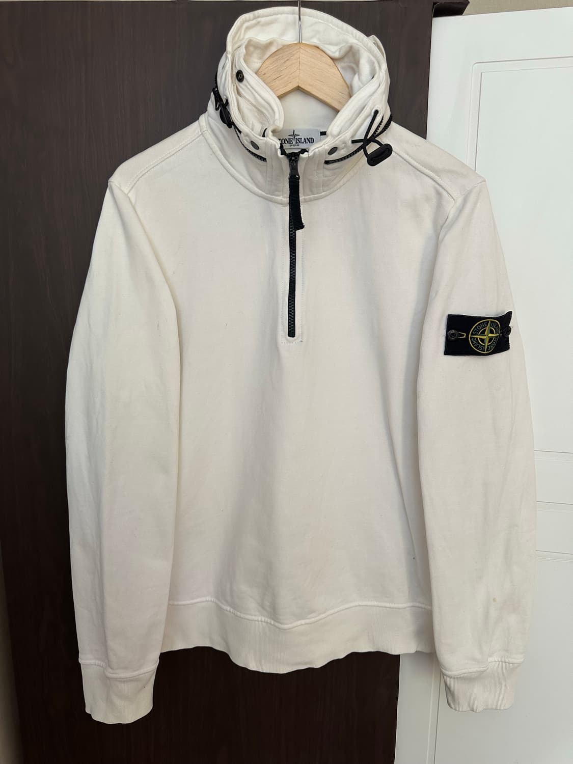 스톤아일랜드 화이트 후드 하프집업 M(95) 상품이미지1