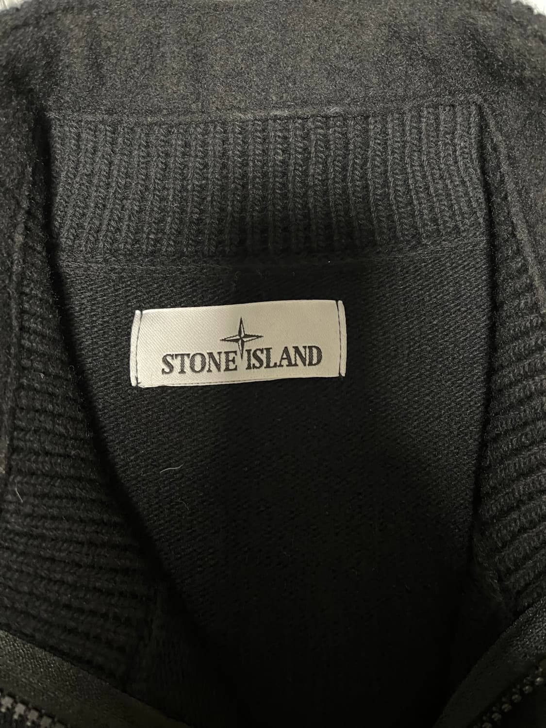 23fw/스톤아일랜드 반집업 니트 상품이미지2