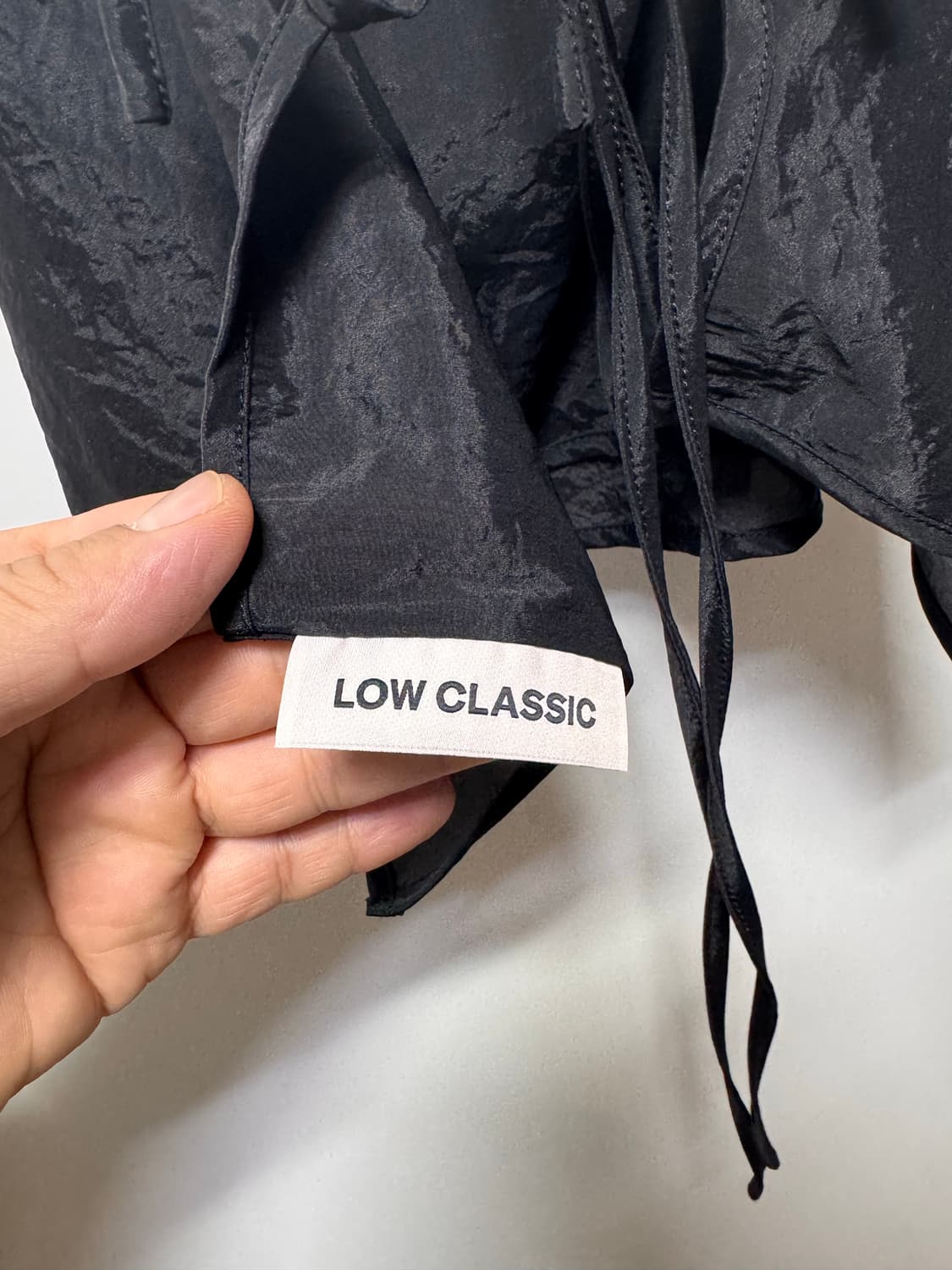 로우 클래식 시스루 슬리브리스 탑 판매합니다. 상품이미지7