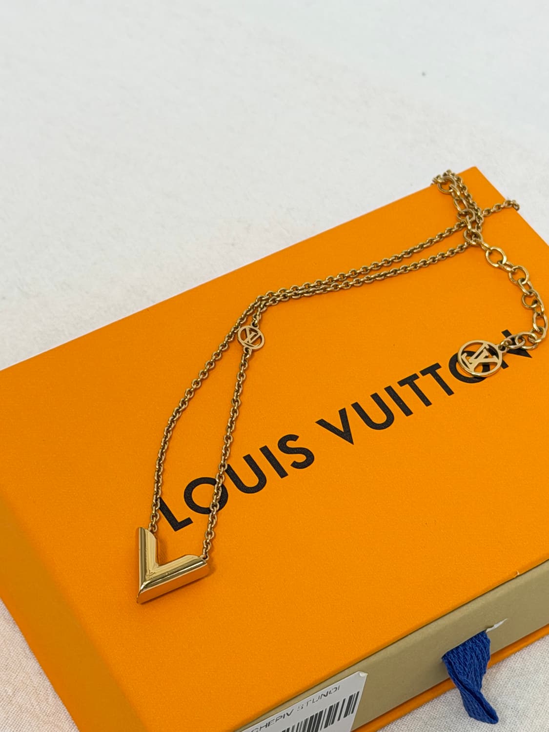 정품 루이비통 에센셜 V 목걸이 금장 상품이미지7