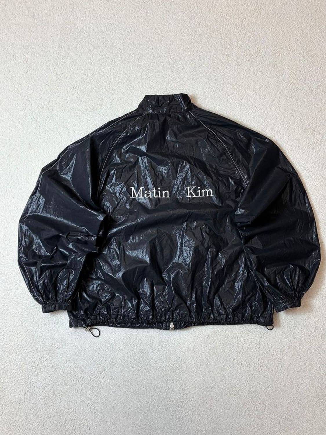 마뗑킴 우먼스 블랙 글로시 오버핏 자켓 PN6883 상품이미지1