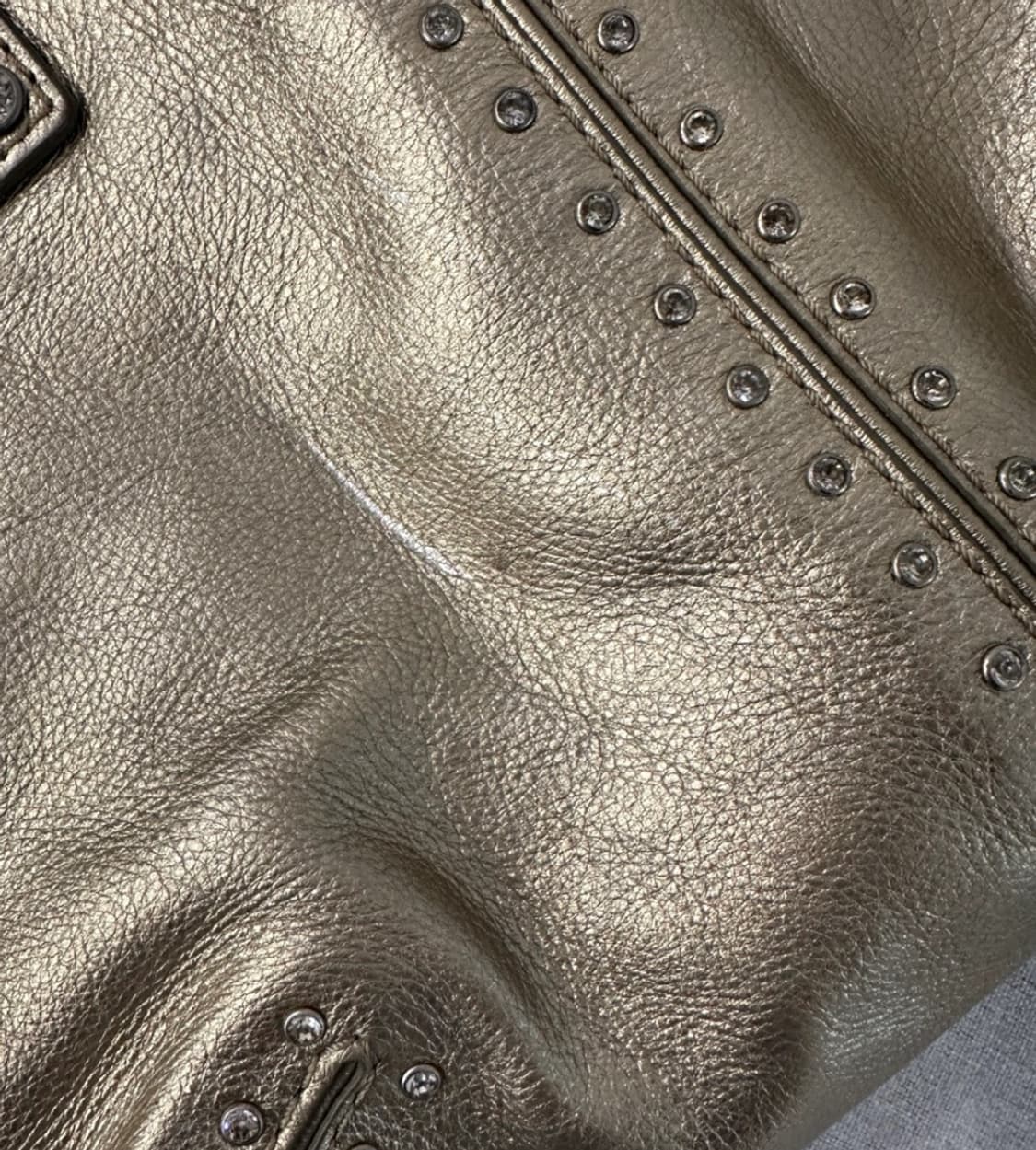 마이클 코어스 아스터 메탈릭 레더 스터드 사첼 백 상품이미지9