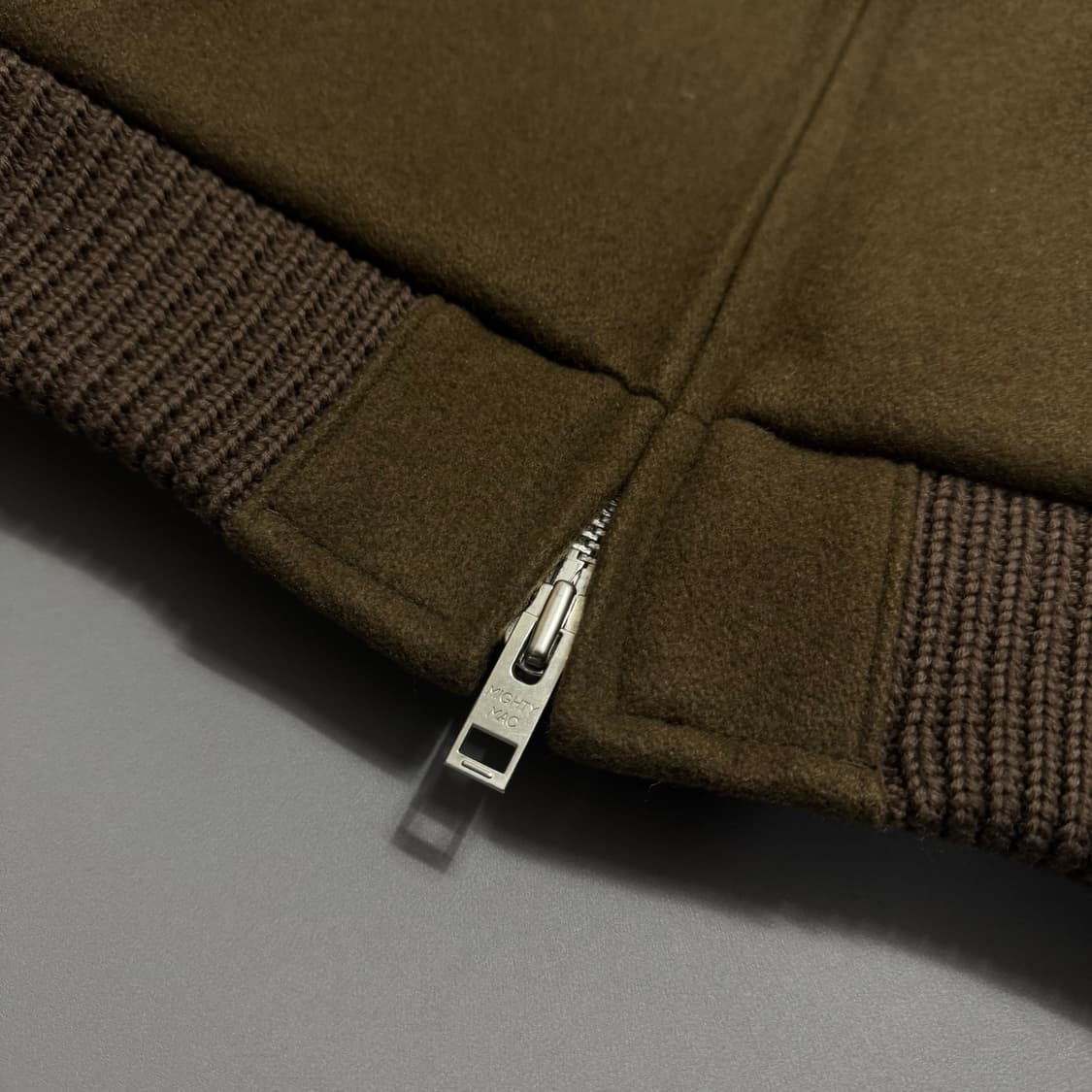 마이티맥 x 밸런스하모니(B&H) 브라운컬러 하이넥 플라이어 자켓 상품이미지8