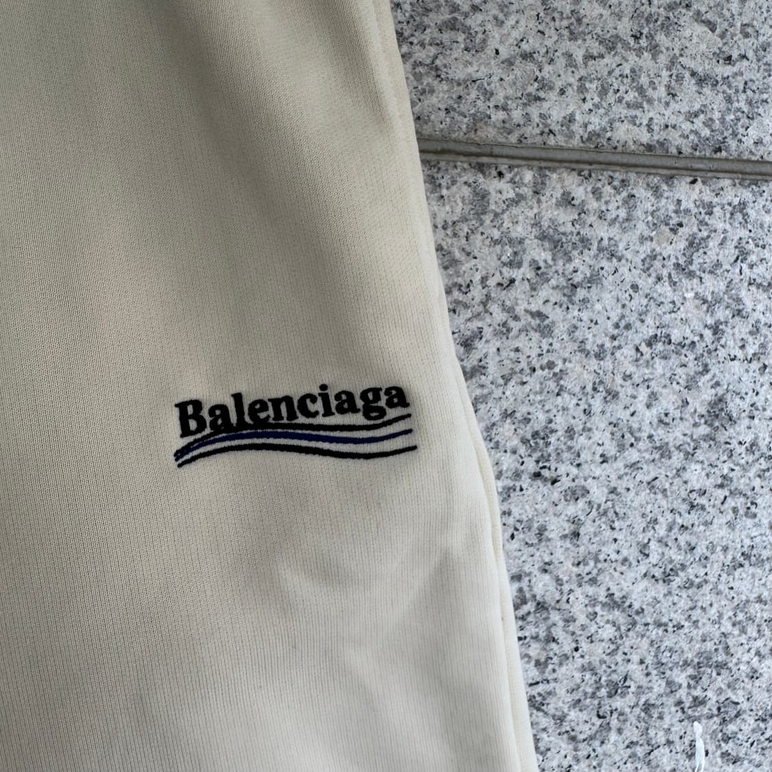 발렌시아가 워드롭 유니핏 웨이브 로고 스웻 숏팬츠 상품이미지3